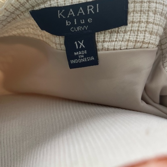 Sassy Cute Summer Short & Jacket Set! Necklace not included. - Picture 6 of 10